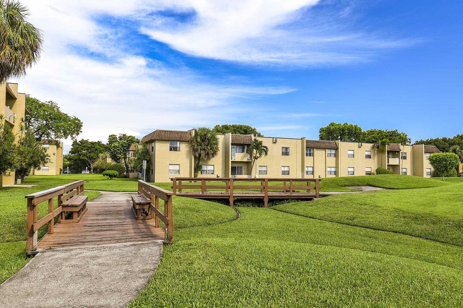 Green Briar West Apartments, Miami
